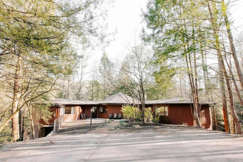 Cabin With Treehouse Views, 3 King Beds, 4 Bunks, And Large Hot Tub! Gatlinburg Bagian luar foto