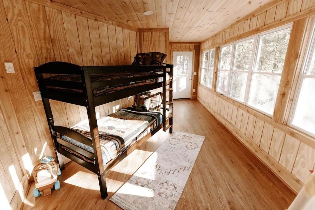 Cabin With Treehouse Views, 3 King Beds, 4 Bunks, And Large Hot Tub! Gatlinburg Bagian luar foto