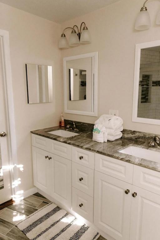 Cabin With Treehouse Views, 3 King Beds, 4 Bunks, And Large Hot Tub! Gatlinburg Bagian luar foto
