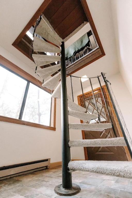 Cabin With Treehouse Views, 3 King Beds, 4 Bunks, And Large Hot Tub! Gatlinburg Bagian luar foto