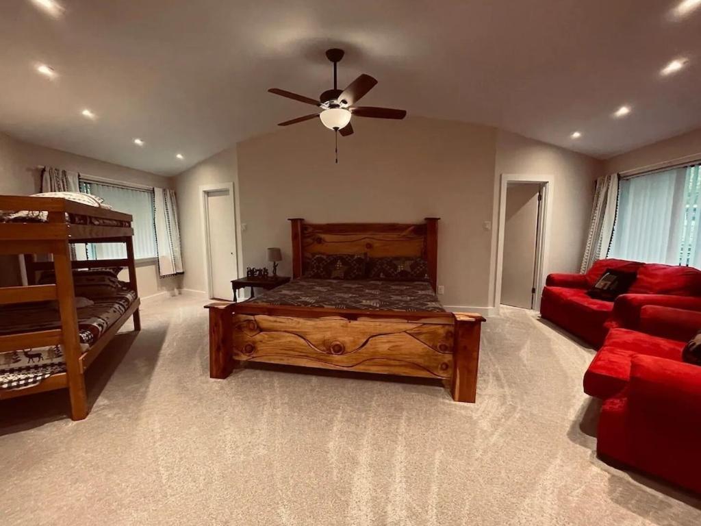 Cabin With Treehouse Views, 3 King Beds, 4 Bunks, And Large Hot Tub! Gatlinburg Bagian luar foto